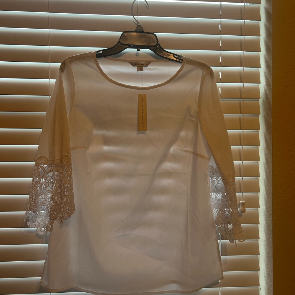 Cute stylish white top with sleeve designs